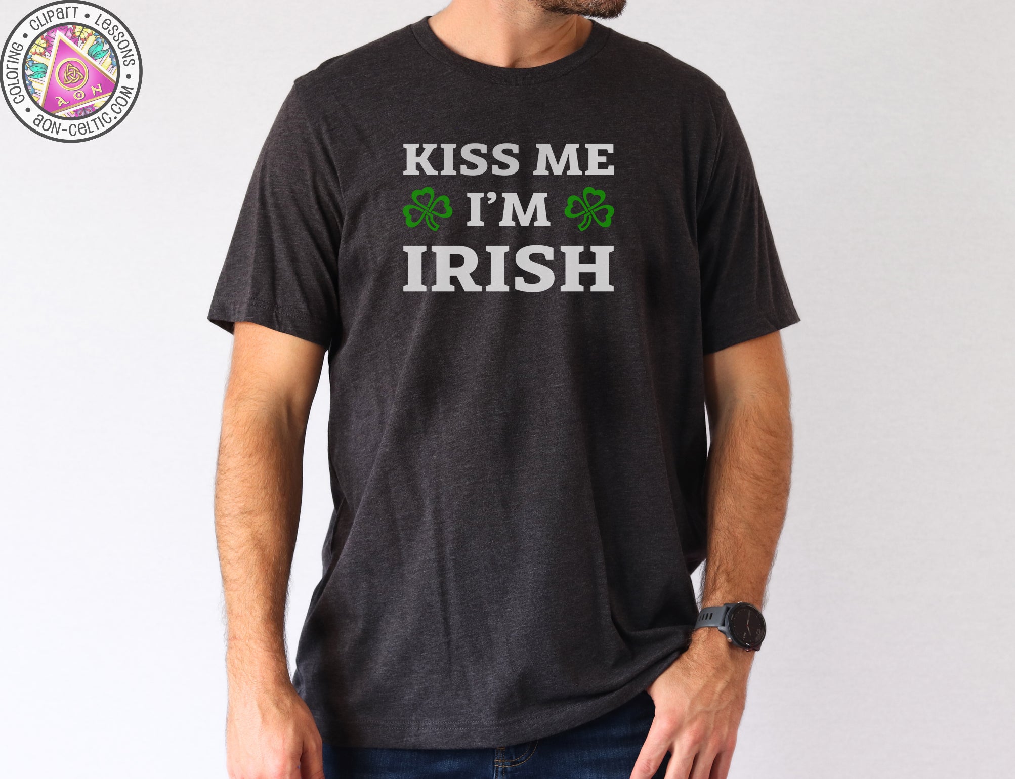 a man wearing a t - shirt that says kiss me i'm irish