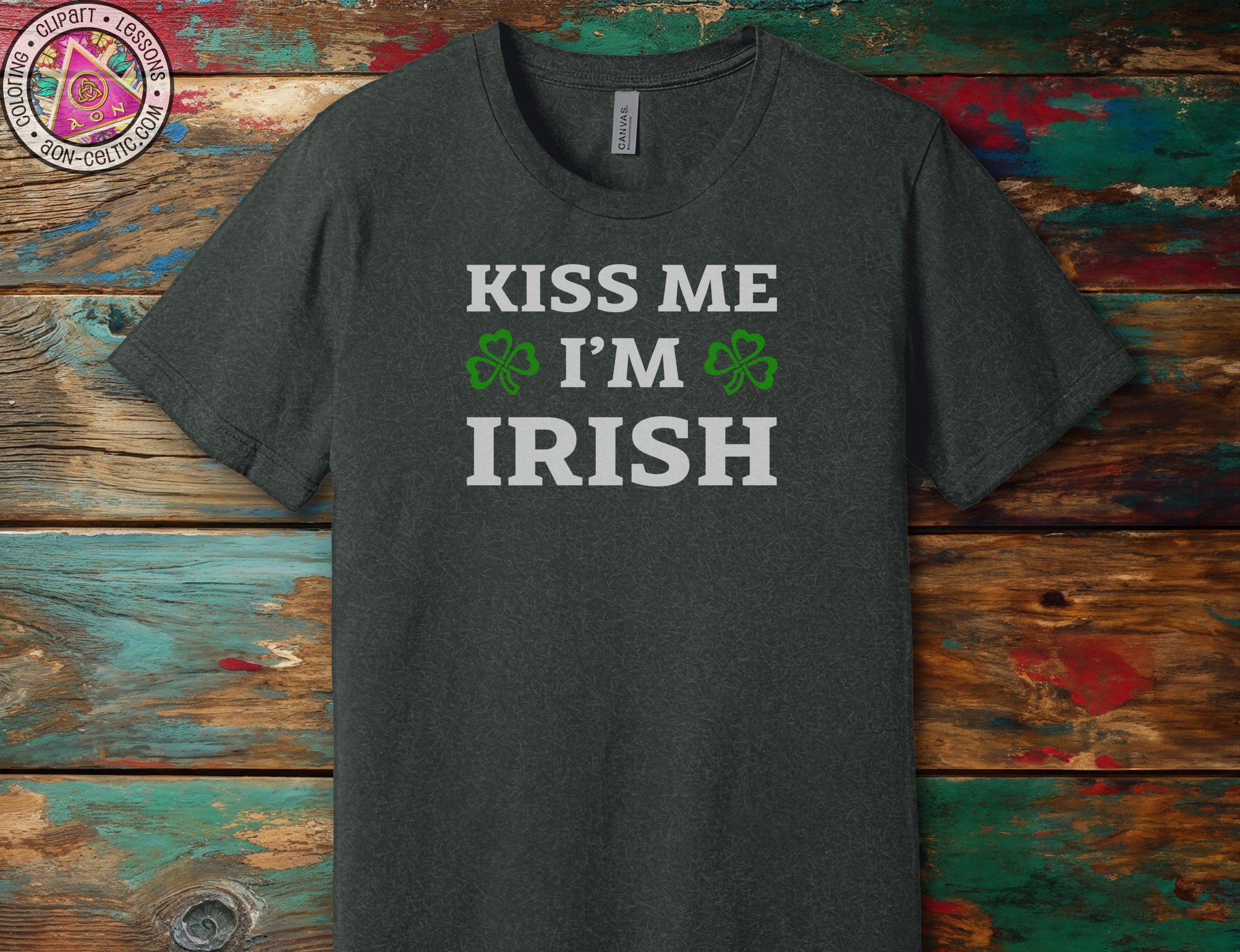 a t - shirt that says kiss me i'm irish