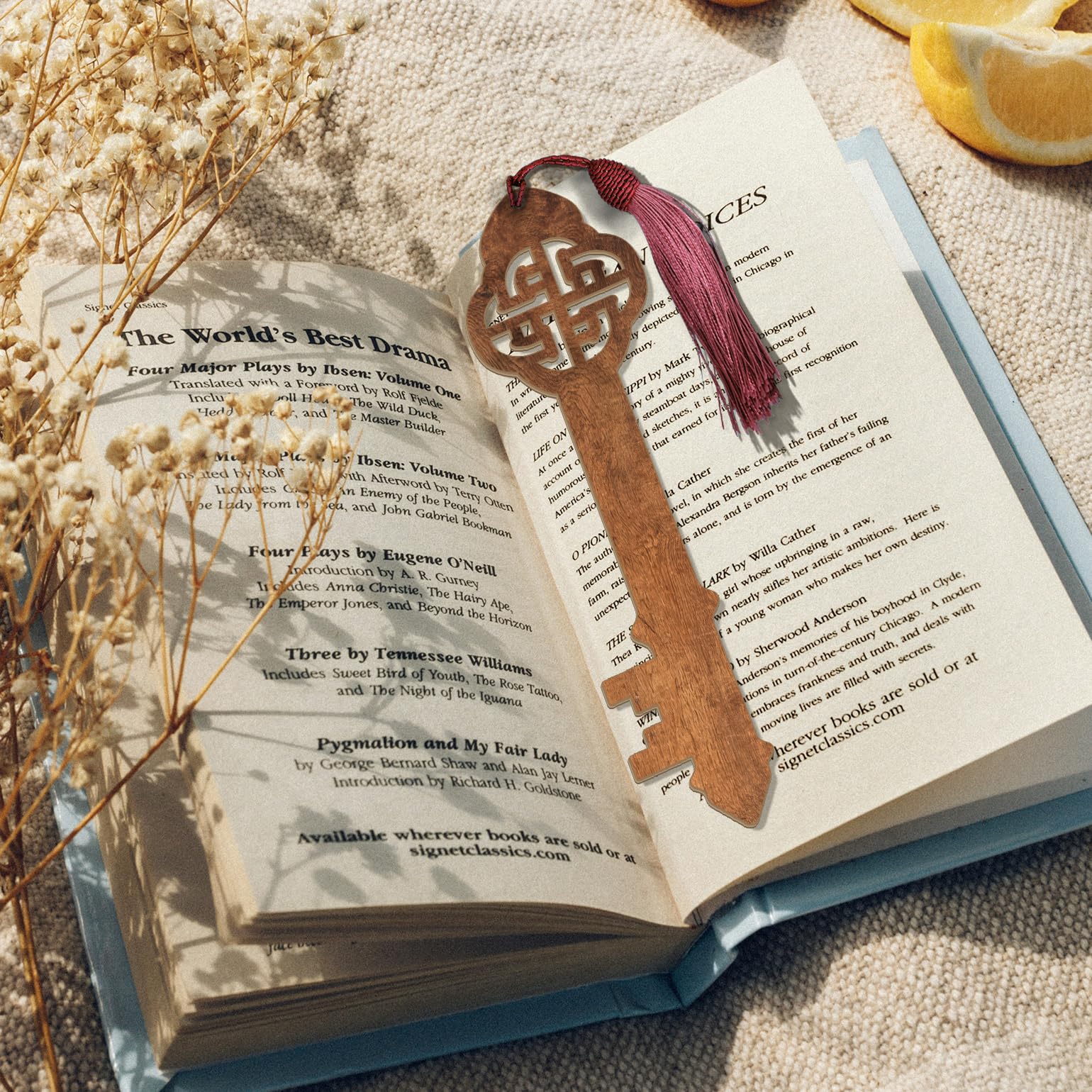 Wooden Bookmark – Celtic Knot Design with Four Leaf Clover | Laser Cut Wood Grain