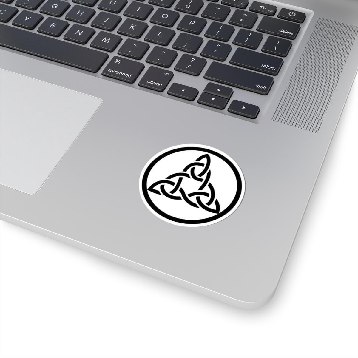Celtic Trinity Knot Sticker – Classic Celtic Badge With Glossy Vinyl Finish