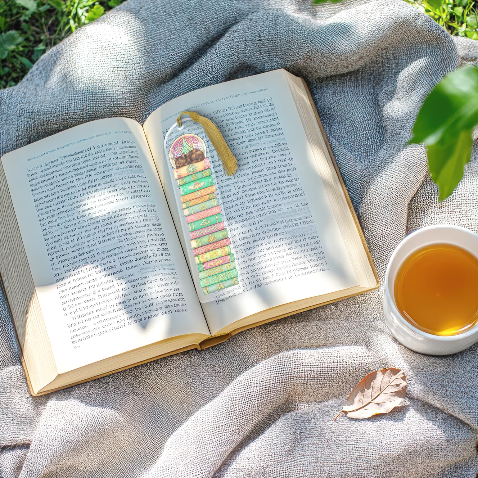 Celtic Cat Bookmark – Durable Acrylic Book Accessory with Gold Tassel
